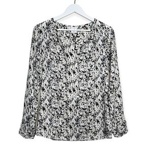 Cabi Women’s Shatter Print Split Neck Blouse in Grey‎ Cream Black Size XS